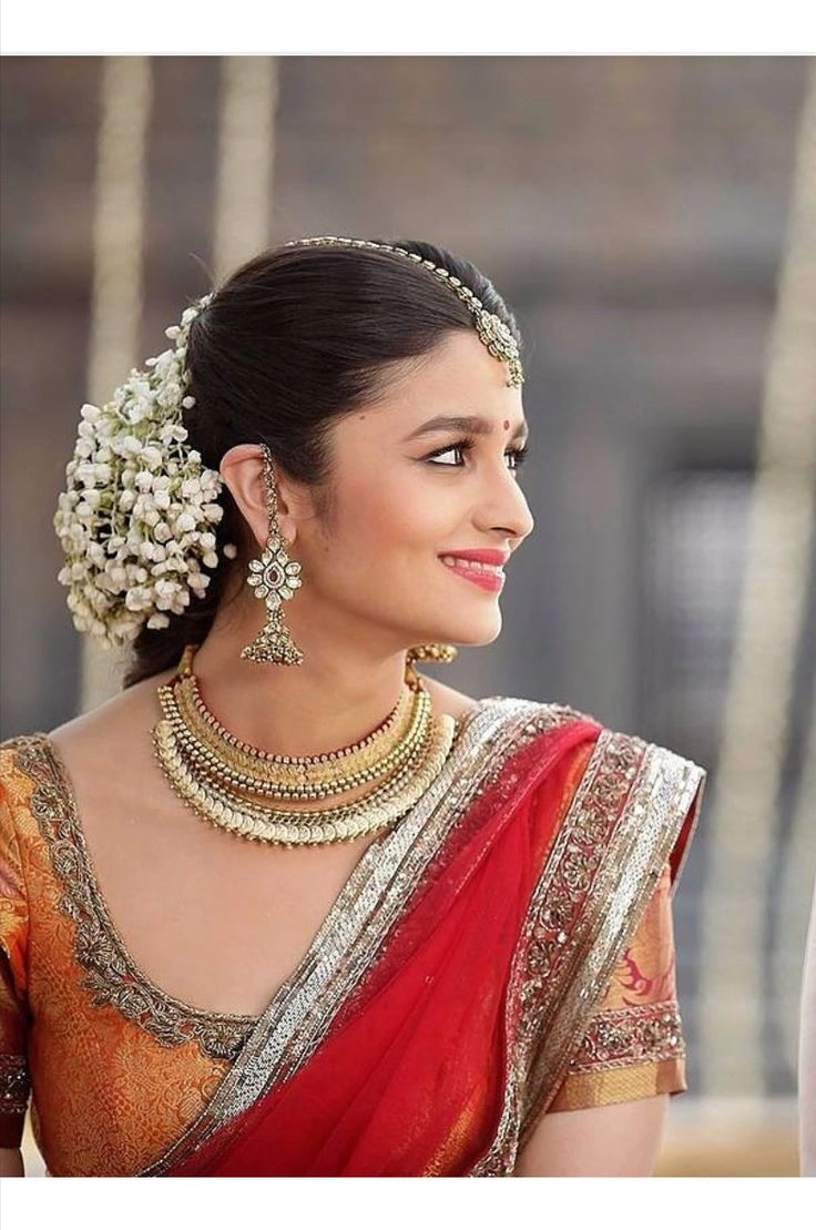 bridal gajra hairstyle